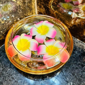BS AMOR Flower Glass Vase, Urli Bowl Terrarium Succulent Planter, Air Plant Display, Decorative Centerpiece Floral Container for Home or Wedding Set of 1 Amber urli + 3 Pink Flowers