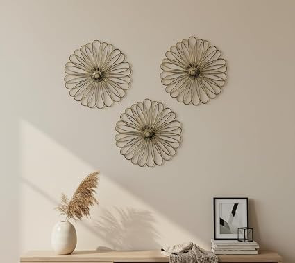 Gold Metal Floral Wall Art Set of 3, Vintage-Inspired Daisy Design Wall Décor, Elegant Iron Wire Flower Sculptures, Decorative Metal Art for Living Room, Bedroom, or Entryway