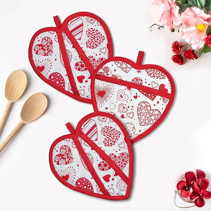 Hearten Pattern Pot Holder Set of 3, Kitchen Cooking & Baking Heat Resistant Heart Shaped Microwave Oven Mitts - Hands Heat Protection Trivets & Wall Hanging Holder