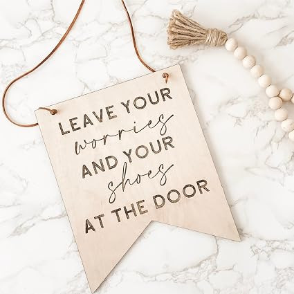 TA Remove Your Shoes Self-Adhesive Sign, Decorative Sign, Hanging Board No Shoes Sign for Business Shop Stores Cafes Shops Hospital School Hotel Restaurant, 15 cm x 15 cm, Wood, Engineered Wood
